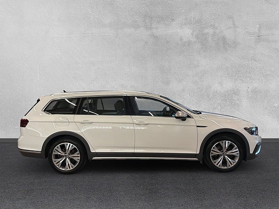 Volkswagen Passat Alltrack 6 of 23