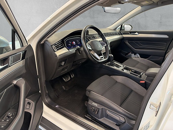Volkswagen Passat Alltrack 10 of 23
