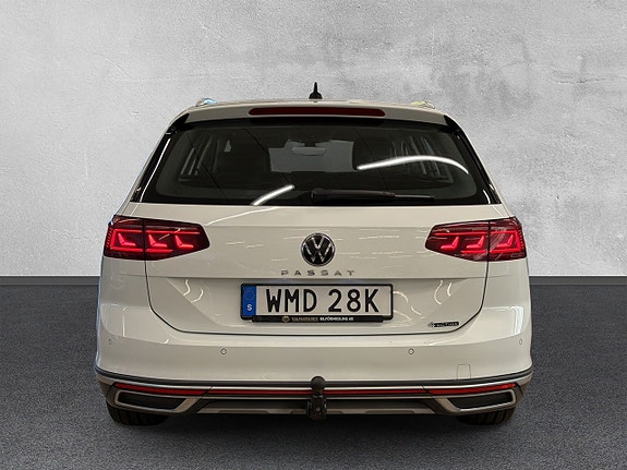 Volkswagen Passat Alltrack 4 of 23