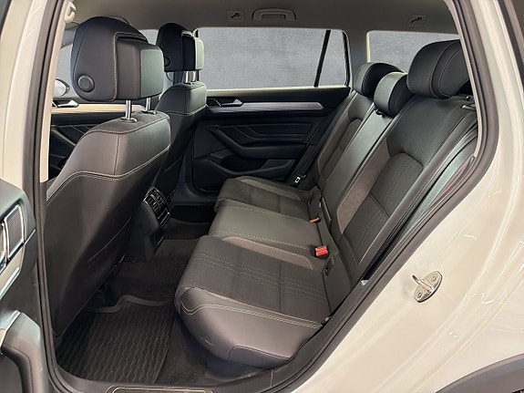 Volkswagen Passat Alltrack 11 of 23