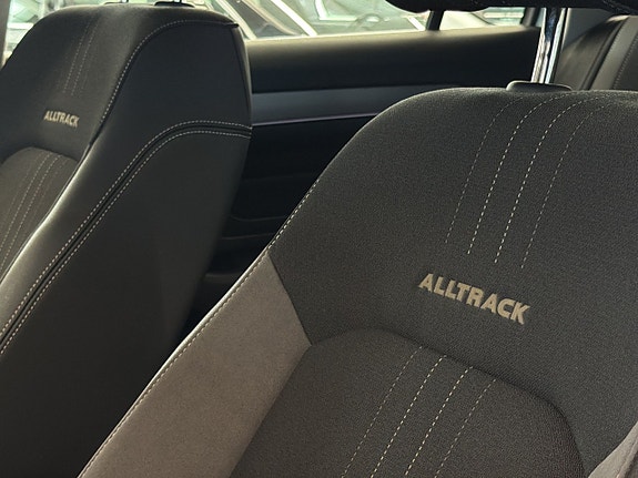 Volkswagen Passat Alltrack 17 of 23