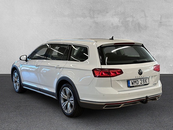 Volkswagen Passat Alltrack 3 of 23