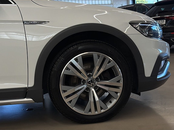 Volkswagen Passat Alltrack 13 of 23
