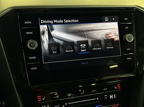 Volkswagen Passat Alltrack 19 of 23