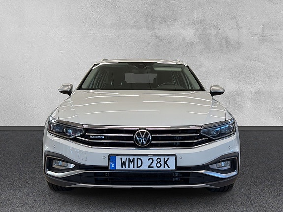 Volkswagen Passat Alltrack 8 of 23