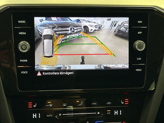 Volkswagen Passat Alltrack 18 of 23