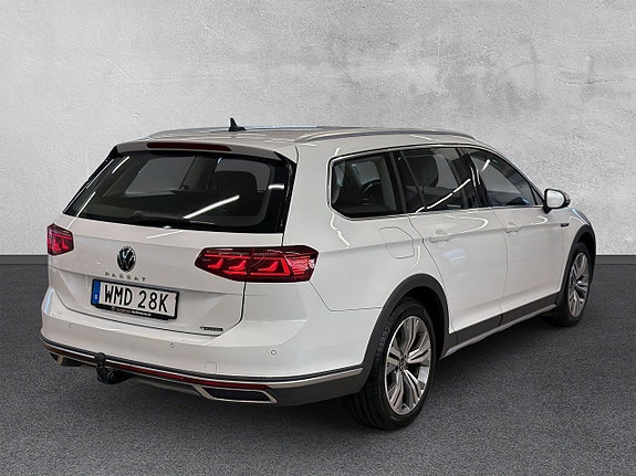 Volkswagen Passat Alltrack 5 of 23