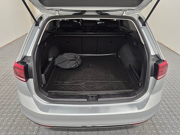 Volkswagen Passat 11 of 11