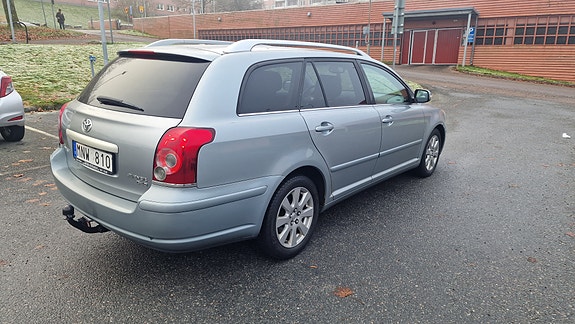 Toyota Avensis 3 of 10