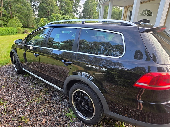 Volkswagen Passat Alltrack 3 of 10