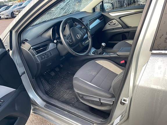Toyota Avensis 5 of 5