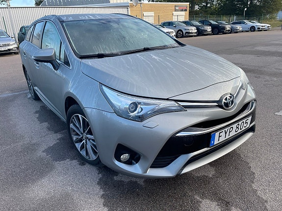Toyota Avensis 2 of 5