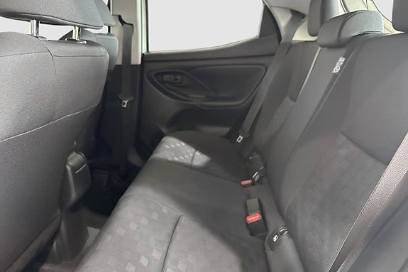 Toyota Yaris 8 of 11