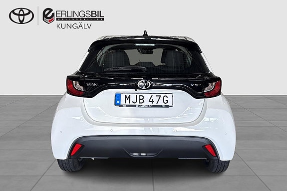 Toyota Yaris 4 of 11