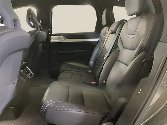 Volvo EX90 11 of 15