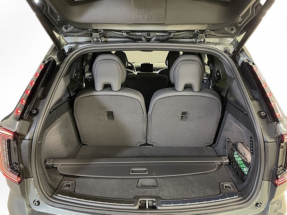 Volvo EX90 10 of 15