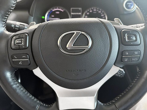 Lexus NX300h 17 of 18