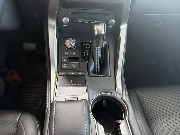 Lexus NX300h 15 of 18