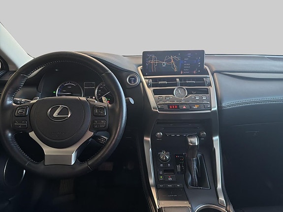 Lexus NX300h 9 of 18