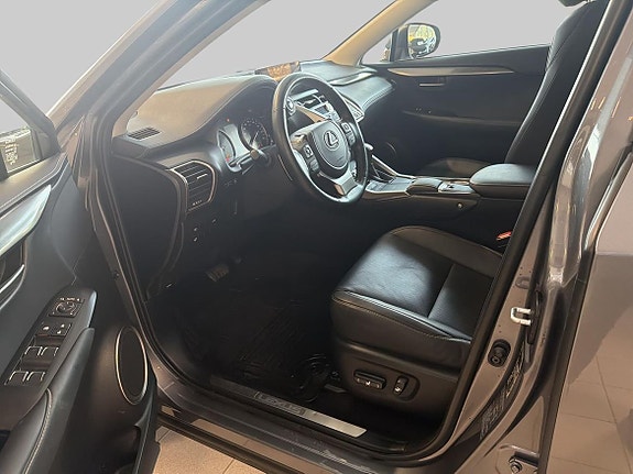 Lexus NX300h 18 of 18