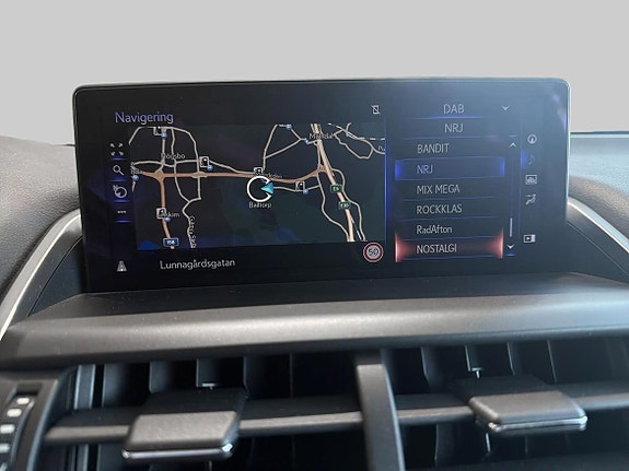 Lexus NX300h 13 of 18