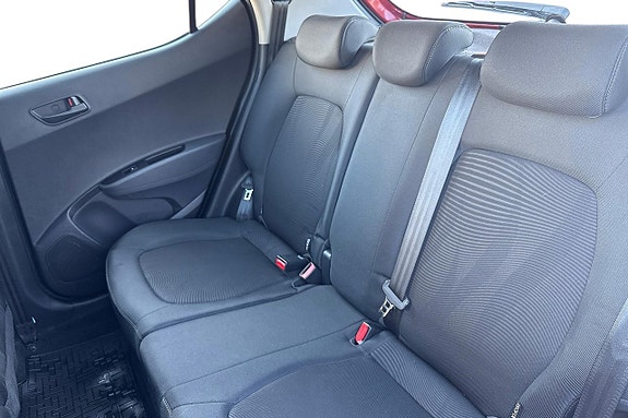 Hyundai i10 11 of 13