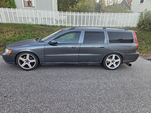Volvo V70 2 of 5