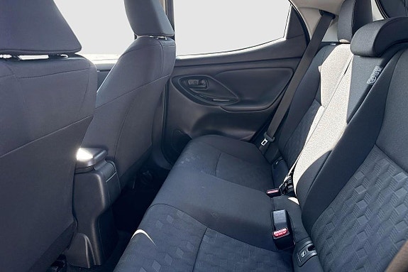 Toyota Yaris 8 of 11