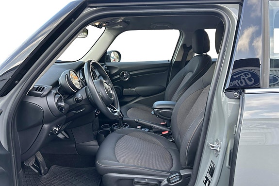 MINI Cooper 13 of 22