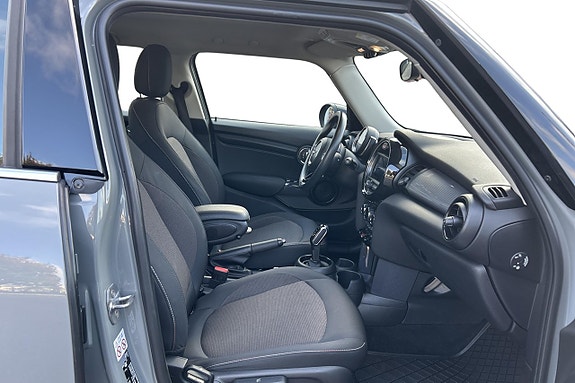 MINI Cooper 15 of 22