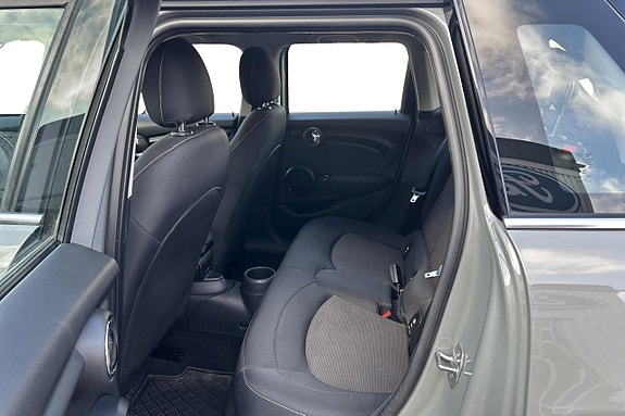 MINI Cooper 14 of 22