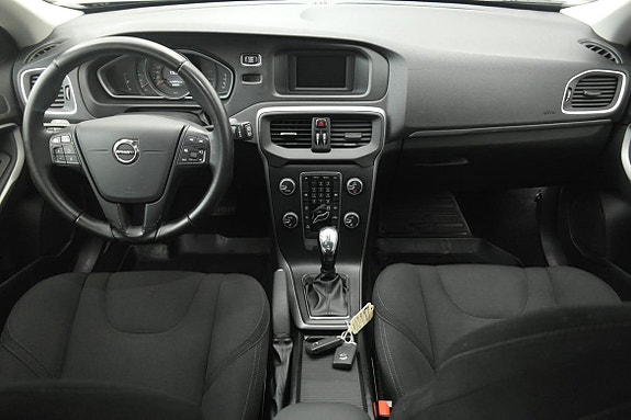 Volvo V40 15 of 19