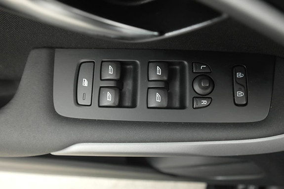 Volvo V40 12 of 19