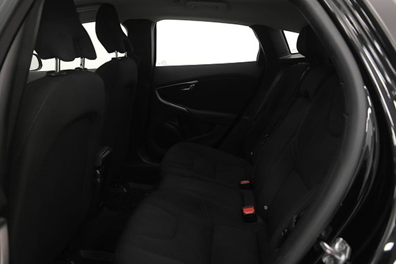 Volvo V40 13 of 19
