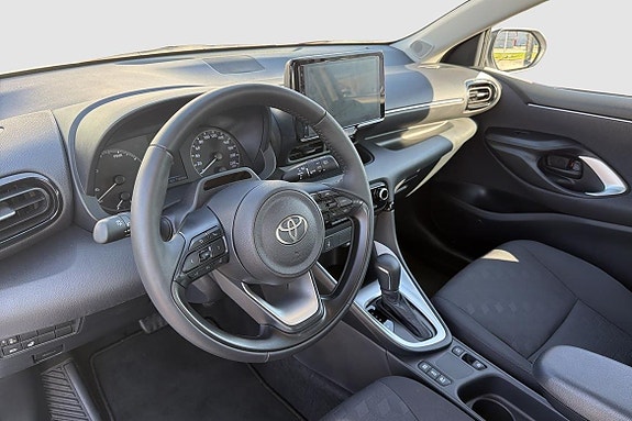Toyota Yaris 8 of 16