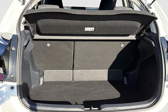 Toyota Yaris 12 of 16