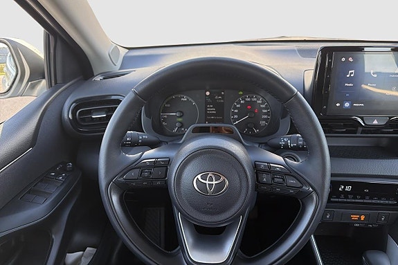 Toyota Yaris 11 of 16