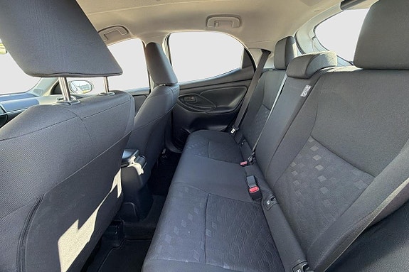 Toyota Yaris 9 of 16