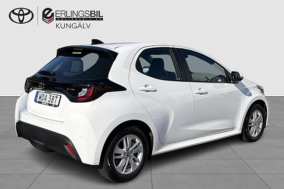 Toyota Yaris 13 of 16