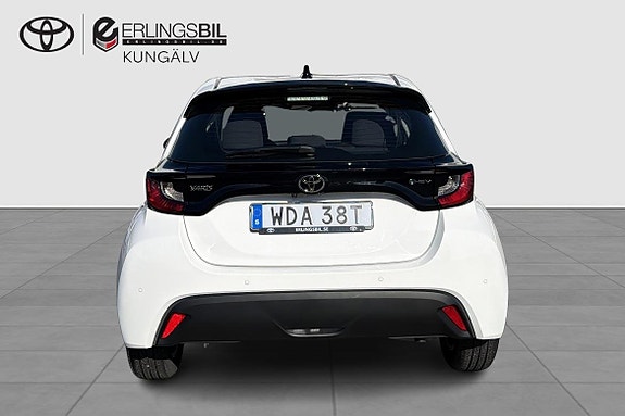 Toyota Yaris 5 of 16