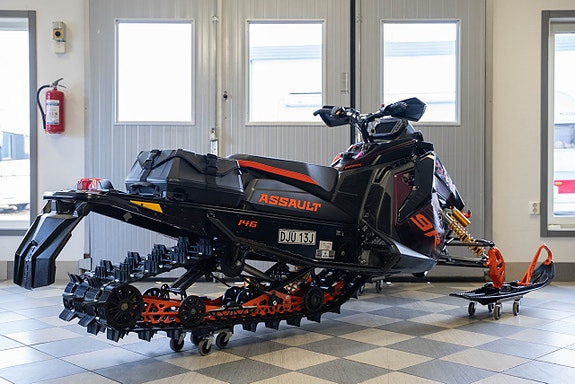 Polaris Switchback Assault 9R 146" *Extrautrustad för 63.000:-* 2 of 12