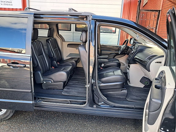 LANCIA VOYAGER 2.8 EXECUTIVE 163 ch BVA - 7 PLACES CUIR - ATTELAGE - 184000 km