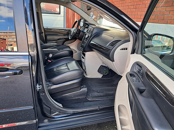 LANCIA VOYAGER 2.8 EXECUTIVE 163 ch BVA - 7 PLACES CUIR - ATTELAGE - 184000 km