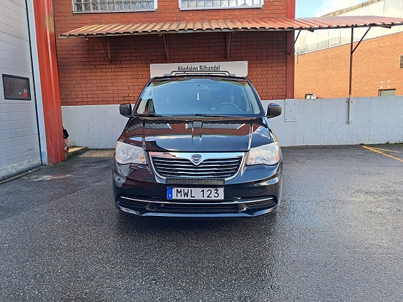 LANCIA VOYAGER 2.8 EXECUTIVE 163 ch BVA - 7 PLACES CUIR - ATTELAGE - 184000 km