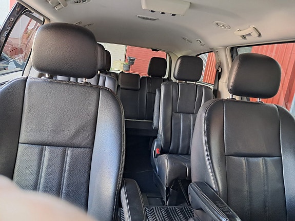 LANCIA VOYAGER 2.8 EXECUTIVE 163 ch BVA - 7 PLACES CUIR - ATTELAGE - 184000 km