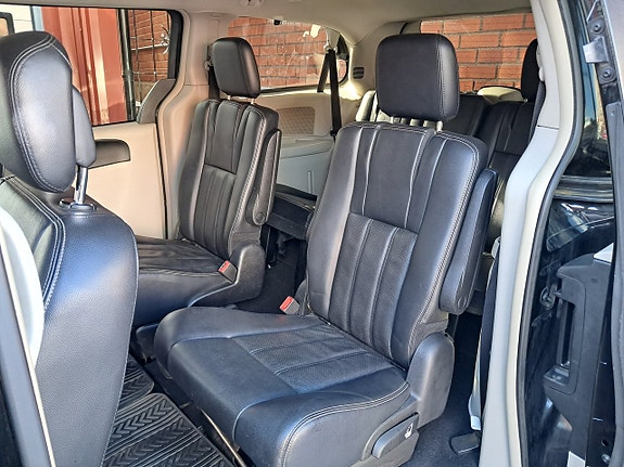 LANCIA VOYAGER 2.8 EXECUTIVE 163 ch BVA - 7 PLACES CUIR - ATTELAGE - 184000 km