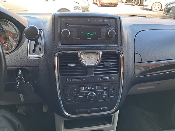 LANCIA VOYAGER 2.8 EXECUTIVE 163 ch BVA - 7 PLACES CUIR - ATTELAGE - 184000 km