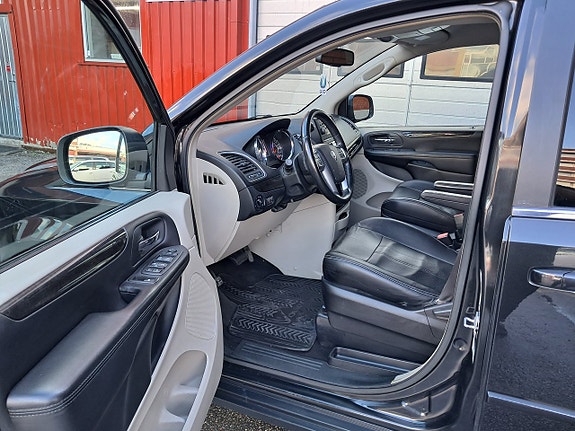 LANCIA VOYAGER 2.8 EXECUTIVE 163 ch BVA - 7 PLACES CUIR - ATTELAGE - 184000 km