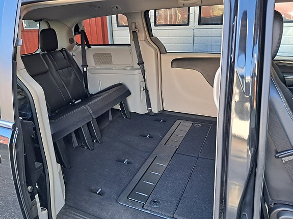 LANCIA VOYAGER 2.8 EXECUTIVE 163 ch BVA - 7 PLACES CUIR - ATTELAGE - 184000 km