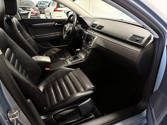 Volkswagen Passat 10 of 12
